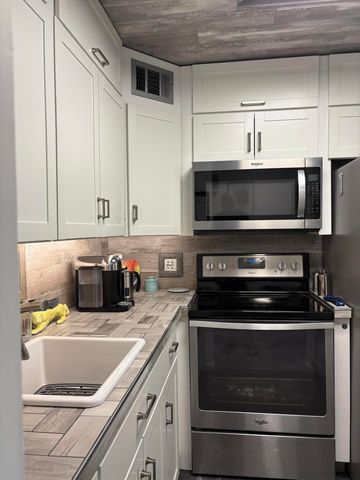 223 Southampton B, West Palm Beach, FL 33417