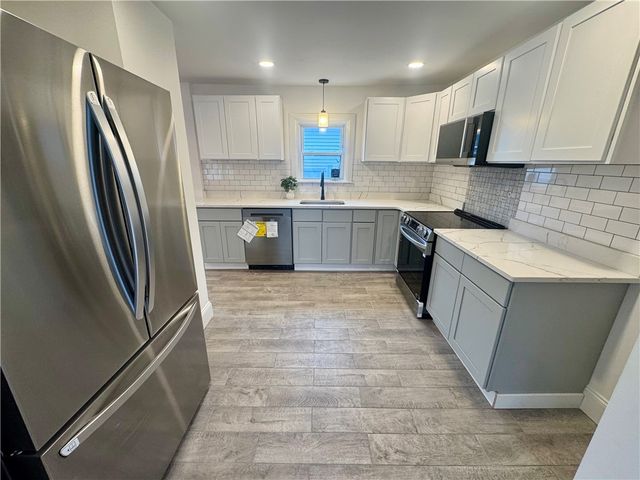 2 Tobyhanna Street, Providence, RI 02910