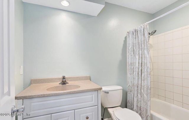 3386 CHRYSLER Drive, Jacksonville, FL 32257