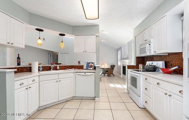 3386 CHRYSLER Drive, Jacksonville, FL 32257