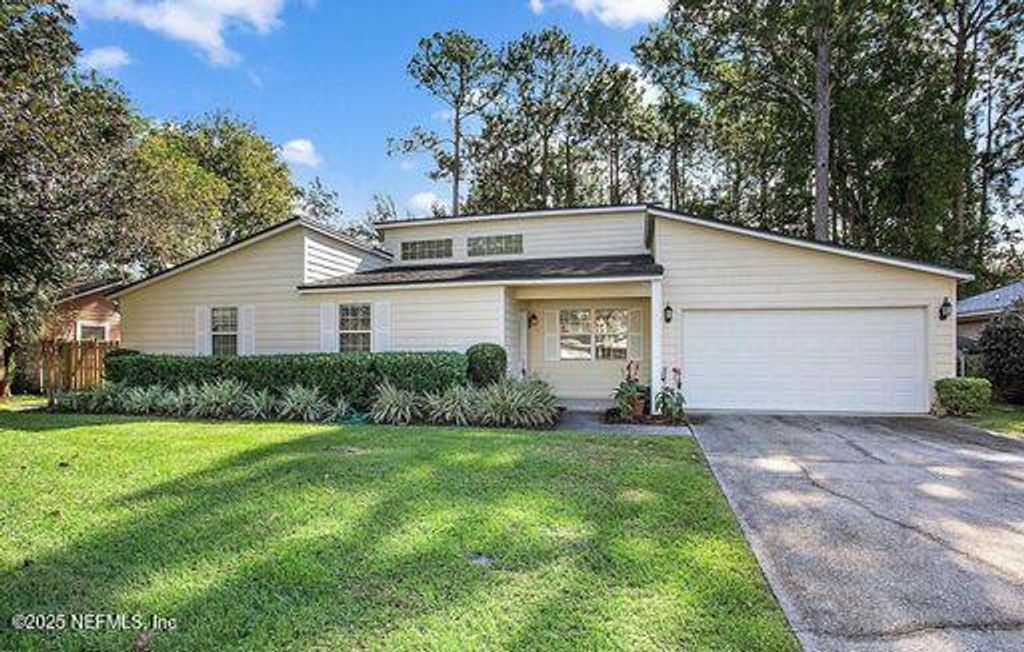 3386 CHRYSLER Drive, Jacksonville, FL 32257