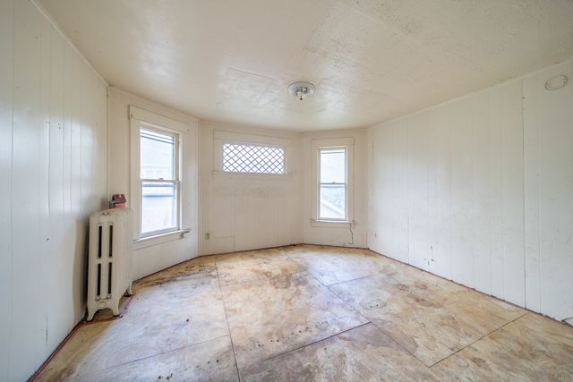 709 W 16th Street, Davenport, IA 52804