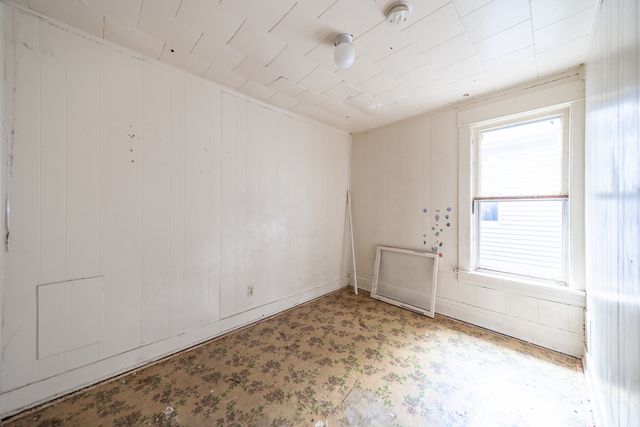 709 W 16th Street, Davenport, IA 52804