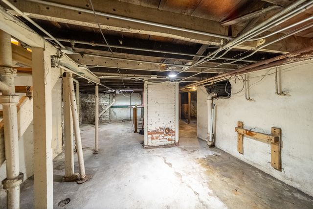 709 W 16th Street, Davenport, IA 52804