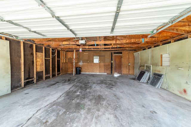 709 W 16th Street, Davenport, IA 52804
