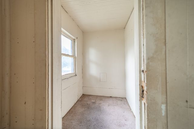 709 W 16th Street, Davenport, IA 52804