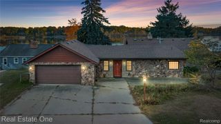 2739 Lakeridge, Wixom, MI 48393