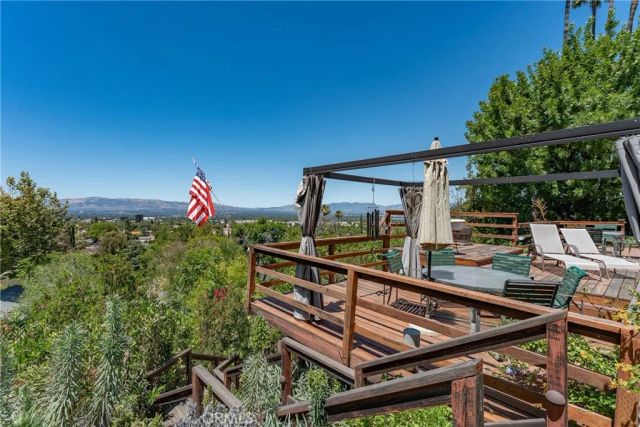 18070 Boris Drive, Encino, CA 91316