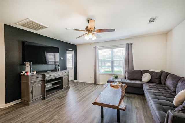 9438 Gold Mountain Drive, Rosharon, TX 77583