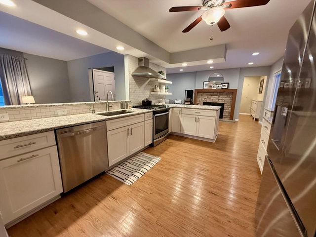 11284 N Lake Shore DRIVE, Mequon, WI 53092