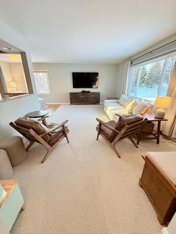 11284 N Lake Shore DRIVE, Mequon, WI 53092