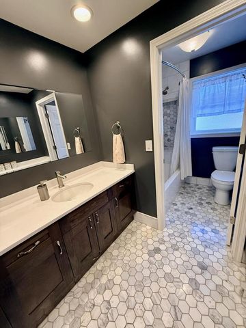 11284 N Lake Shore DRIVE, Mequon, WI 53092