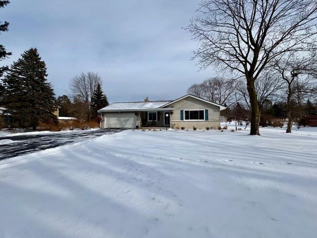 11284 N Lake Shore DRIVE, Mequon, WI 53092