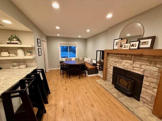 11284 N Lake Shore DRIVE, Mequon, WI 53092