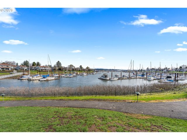 601 N TOMAHAWK ISLAND Dr, Portland, OR 97217