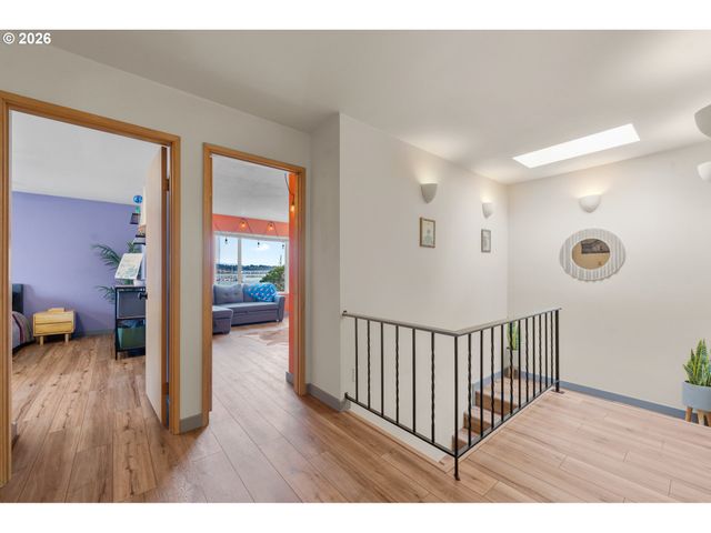 601 N TOMAHAWK ISLAND Dr, Portland, OR 97217