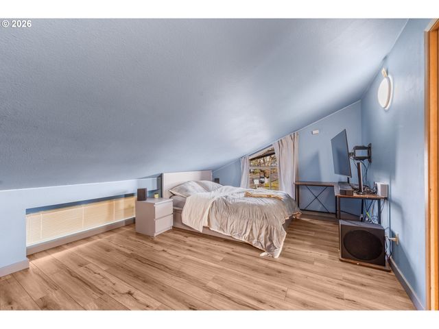 601 N TOMAHAWK ISLAND Dr, Portland, OR 97217