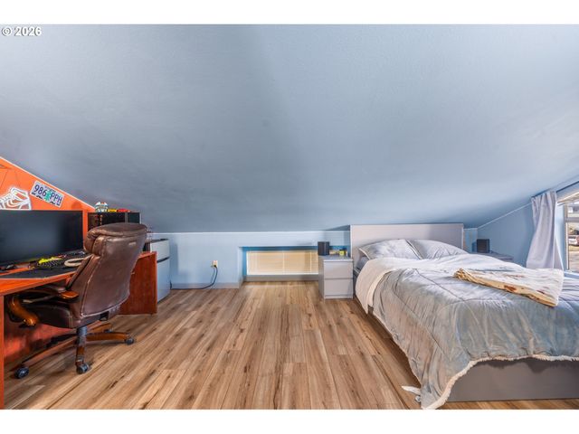 601 N TOMAHAWK ISLAND Dr, Portland, OR 97217