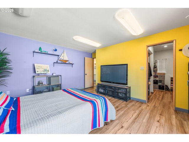 601 N TOMAHAWK ISLAND Dr, Portland, OR 97217