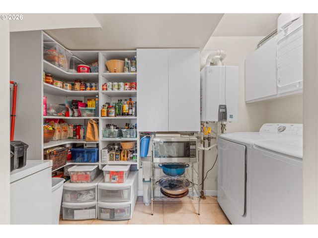 601 N TOMAHAWK ISLAND Dr, Portland, OR 97217