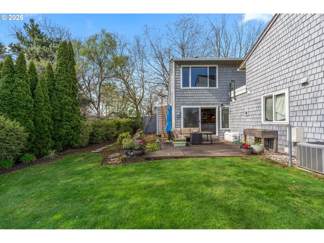 601 N TOMAHAWK ISLAND Dr, Portland, OR 97217