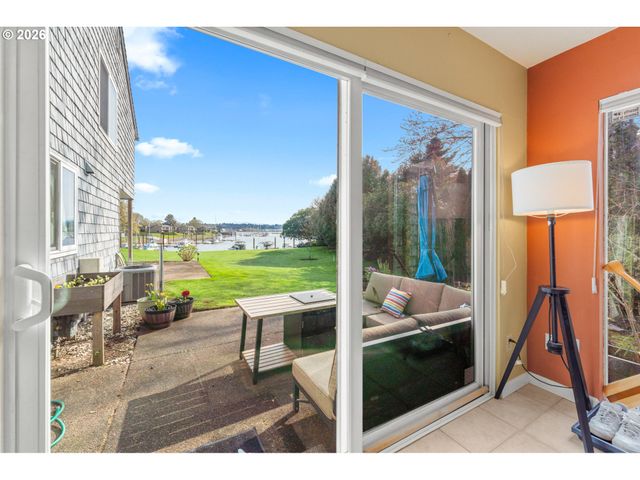 601 N TOMAHAWK ISLAND Dr, Portland, OR 97217