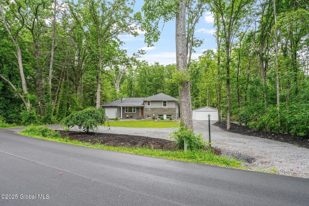 18 Bancker Avenue, Glenville, NY 12302