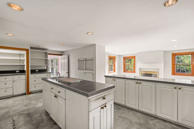 70 Baker Ave, Concord, MA 01742