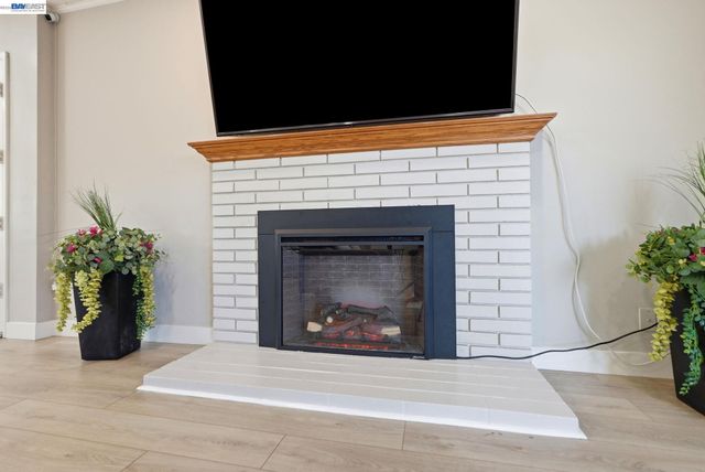 2394 Tahiti St, Hayward, CA 94545
