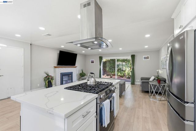 2394 Tahiti St, Hayward, CA 94545