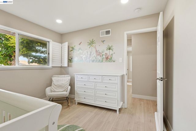 2394 Tahiti St, Hayward, CA 94545