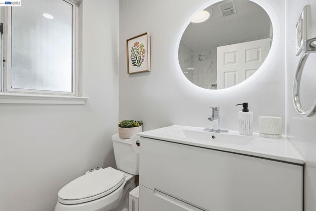 2394 Tahiti St, Hayward, CA 94545