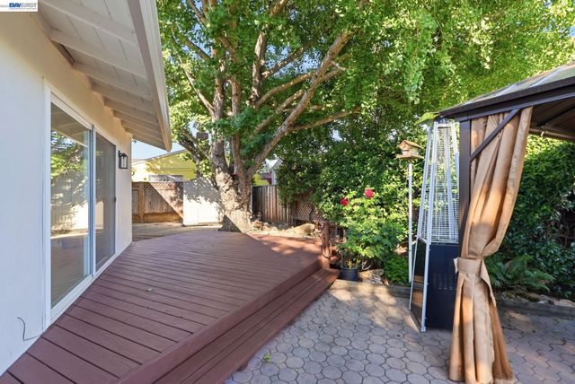 2394 Tahiti St, Hayward, CA 94545