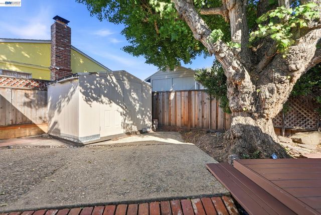 2394 Tahiti St, Hayward, CA 94545