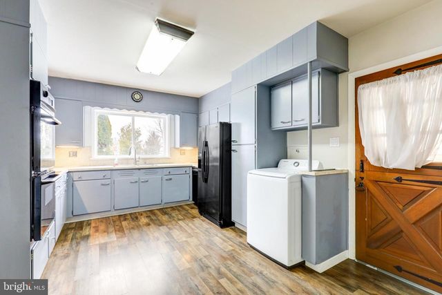 133 W WASHINGTON ST, Fleetwood, PA 19522