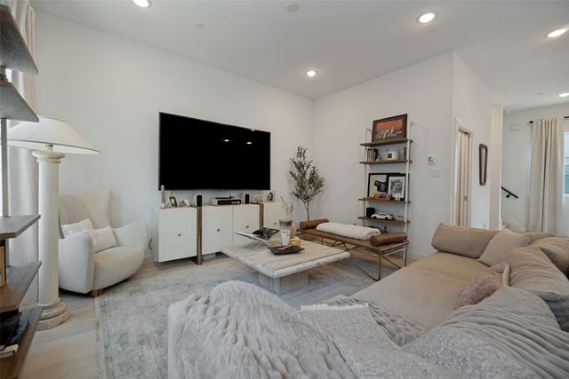 427 W 10th Street 601, Dallas, TX 75208