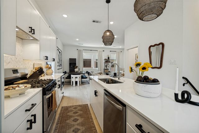 427 W 10th Street 601, Dallas, TX 75208