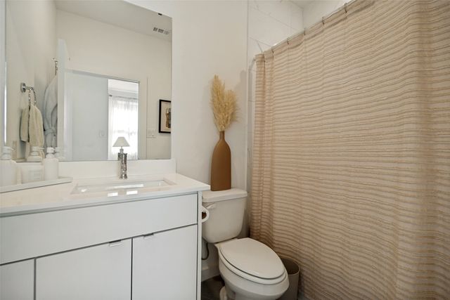 427 W 10th Street 601, Dallas, TX 75208