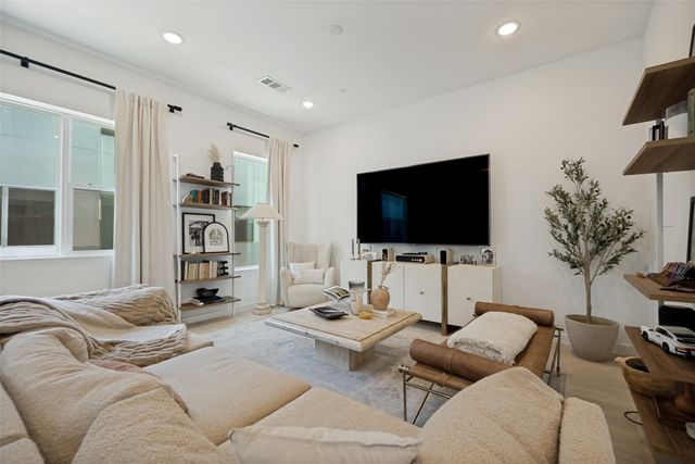 427 W 10th Street 601, Dallas, TX 75208