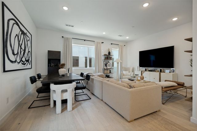 427 W 10th Street 601, Dallas, TX 75208