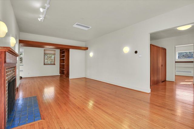 402 W Pennsylvania Avenue, Urbana, IL 61801