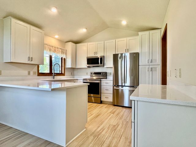 2410 Wight Bay, Brooklyn Park, MN 55443