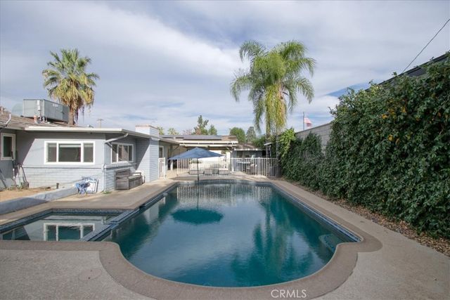 1235 W Cypress Avenue, Redlands, CA 92373