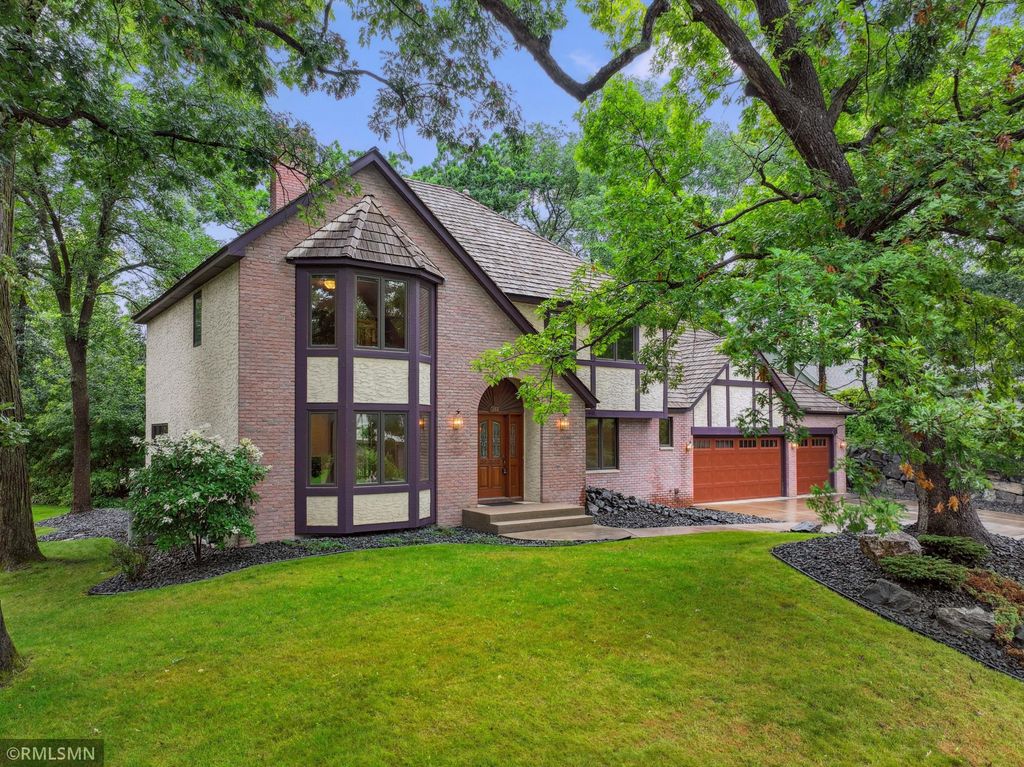 317 Oakwood Terrace, Vadnais Heights, MN 55127