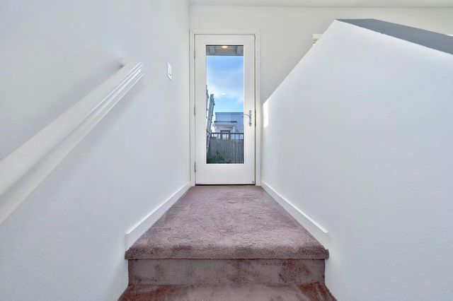 216 Box Ln, Sacramento, CA 95818