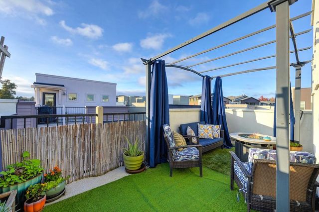 216 Box Ln, Sacramento, CA 95818