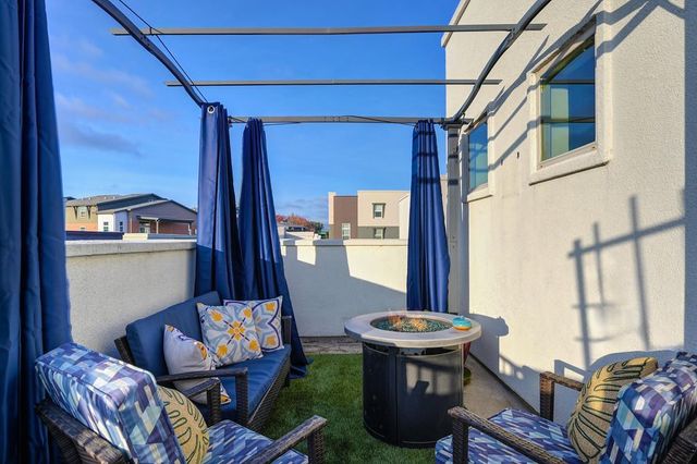 216 Box Ln, Sacramento, CA 95818