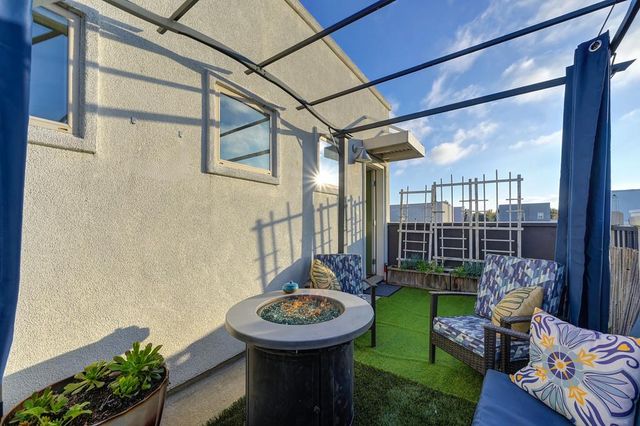 216 Box Ln, Sacramento, CA 95818