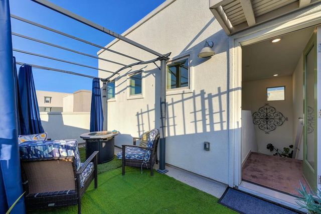 216 Box Ln, Sacramento, CA 95818