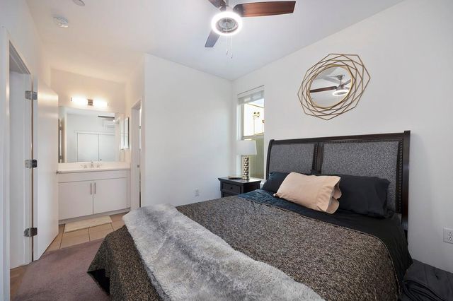 216 Box Ln, Sacramento, CA 95818